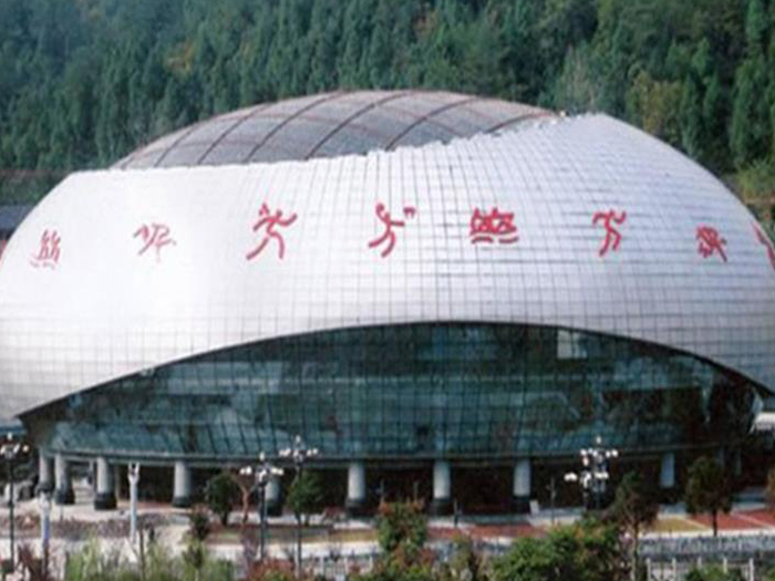 即墨体育中心球形网架加工安装